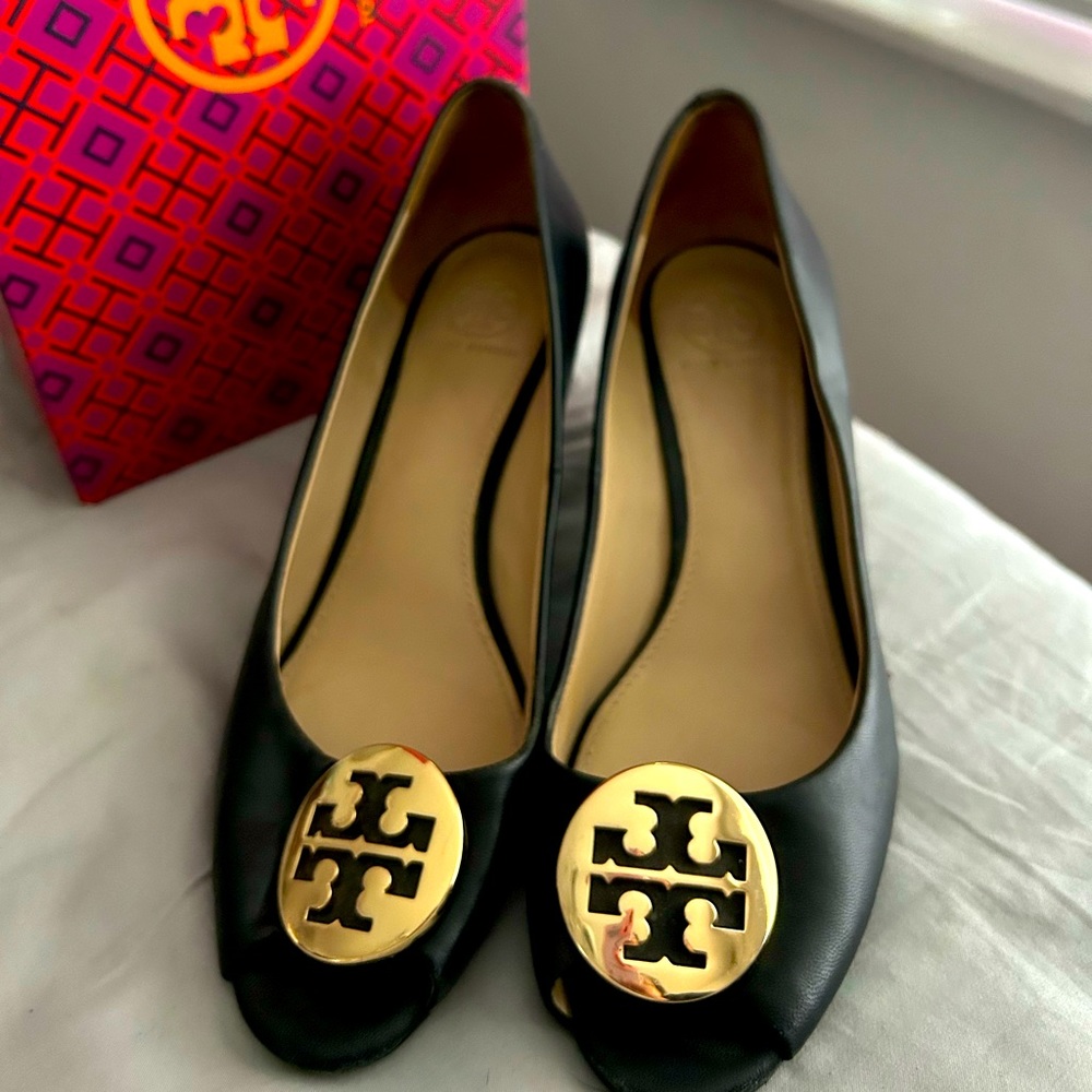 Tory Burch Sally Black Leather Peep Toe Wedges Shoes Heels size 7.5